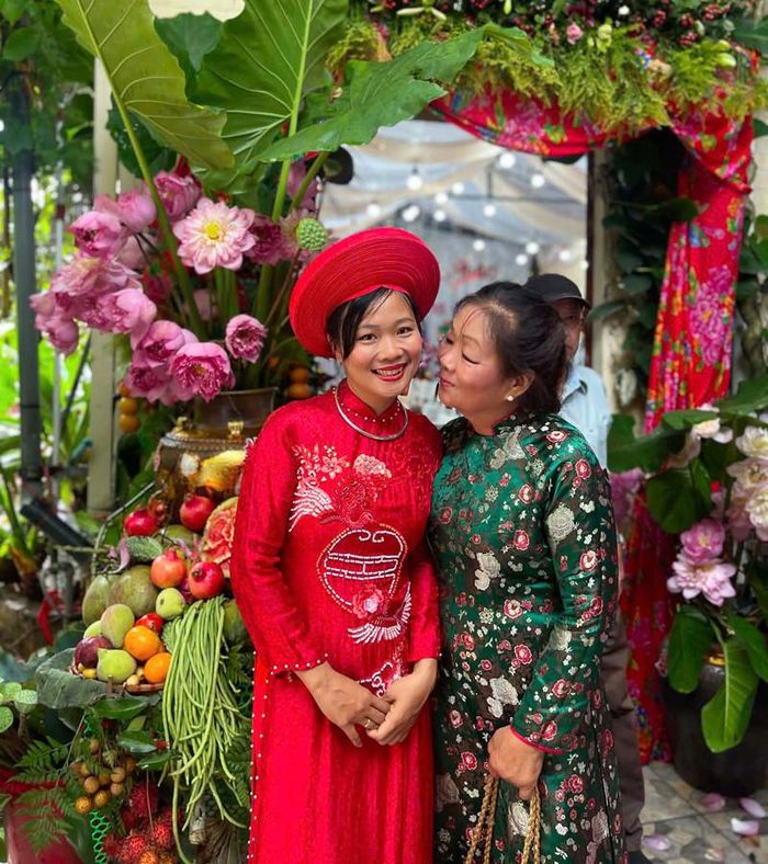 Bà Hương trong đám hỏi của con gái. Ảnh: Dương Dung 