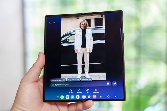 Tính năng Photo Assist với AI cho phép chỉnh sửa ảnh trở nên dễ dàng hơn.