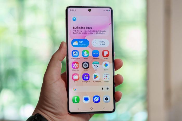 Màn hình dọc của Z Flip 8 khi mở ra. 