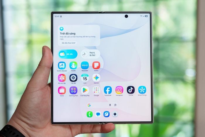 Galaxy Z Fold 8 Ultra với công nghệ Flex Titanium khiến nếp gấp trở nên phẳng và gập bền hơn.