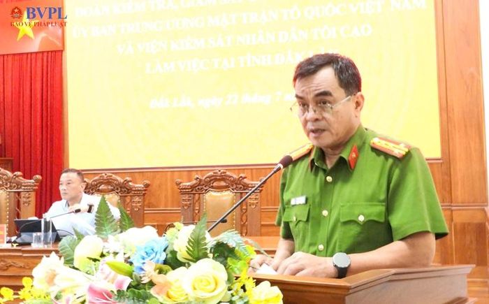  Đồng chí Đại tá Y San Adrơng, Phó Giám đốc Công an tỉnh Đắk Lắk phát biểu tại buổi làm việc.