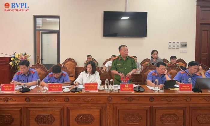 Đồng chí Đại tá Bùi Đắc Huyền, Phó Cục trưởng C11, Bộ Công an phát biểu nêu một số vướng mắc tại buổi làm việc.