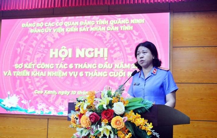  Trưởng phòng Tổ chức cán bộ VKSND tỉnh Quảng Ninh tham luận về nội dung công tác xây dựng đội ngũ cán bộ Kiểm sát gắn với việc thực hiện Chỉ thị số 06 và Kế hoạch số 73.