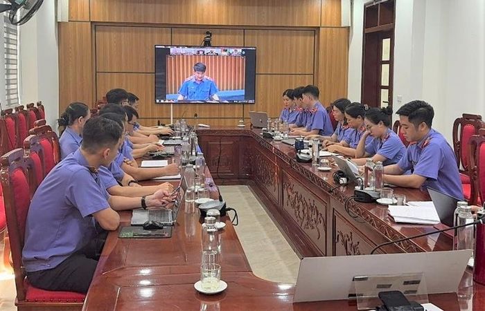  100% công chức thuộc VKSND khu vực 5, Quảng Ninh tham dự Hội nghị trực tuyến quán triệt triển khai thực hiện Chỉ thị số 06 do VKSND tối cao tổ chức.