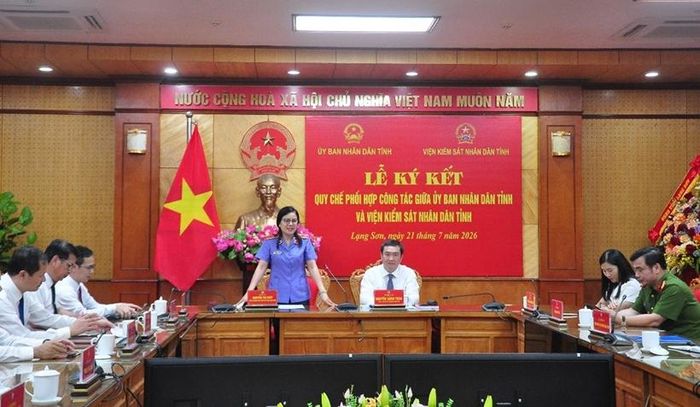  Đồng chí Nguyễn Thị Thủy, Viện trưởng VKSND tỉnh Lạng Sơn phát biểu tại Lễ ký kết.