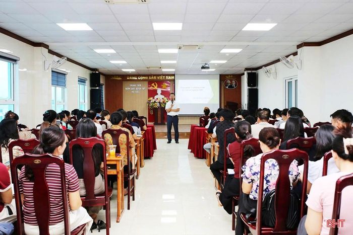 CDC Hà Tĩnh tổ chức lớp tập huấn tư vấn xét nghiệm HIV tại cộng đồng.