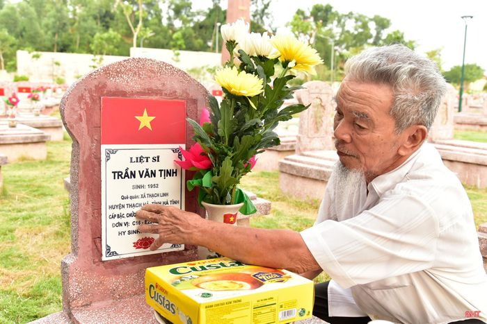 Hài cốt liệt sĩ Trần Văn Tịnh được đưa về an nghỉ tại Nghĩa trang Liệt sĩ Núi Nài (phường Thành Sen) sau 50 năm đợi chờ.