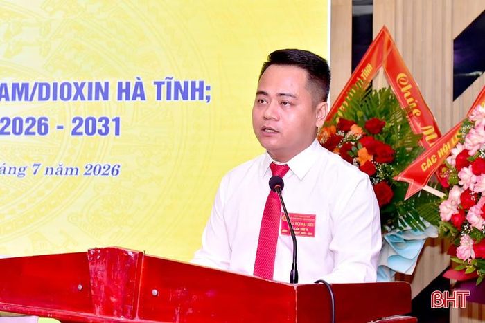 Ông Trần Quang Tuấn - Chủ tịch Hội Chữ thập đỏ, Bảo trợ xã hội phường Hà Huy Tập tham luận tại đại hội.