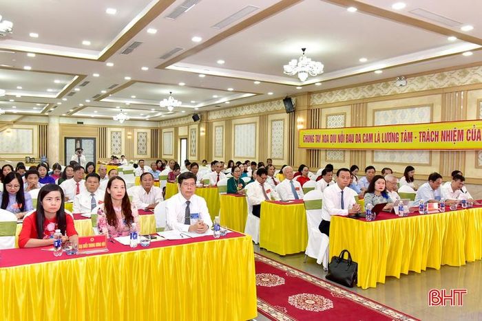 Lãnh đạo Hội Nạn nhân chất độc da cam/dioxin Việt Nam và lãnh đạo tỉnh dự đại hội.