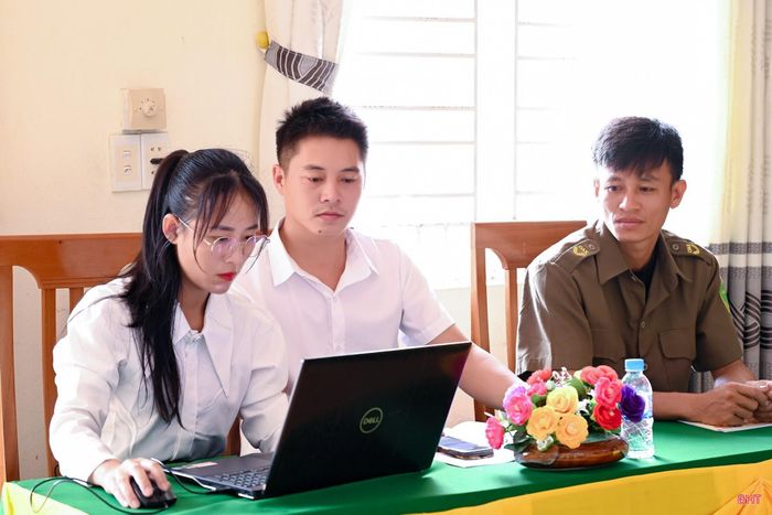 Lợi thế của tuổi trẻ được Khánh Nhi phát huy ngay từ những ngày đầu nhận nhiệm vụ khi bắt nhịp chuyển đổi số trong điều hành, quản lý công việc.