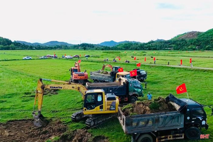 2 thôn Đồng Thanh và Thanh Quang (xã Đức Đồng) ra quân thực hiện chuyển đổi, tập trung, tích tụ ruộng đất năm 2026