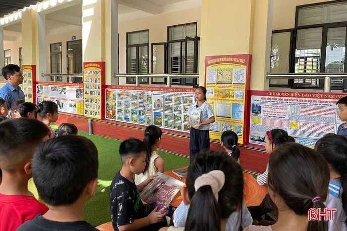 Hoạt động đọc và chia sẻ sách trong những ngày hè tại trường Tiểu học Tượng Sơn (xã Thạch Lạc).