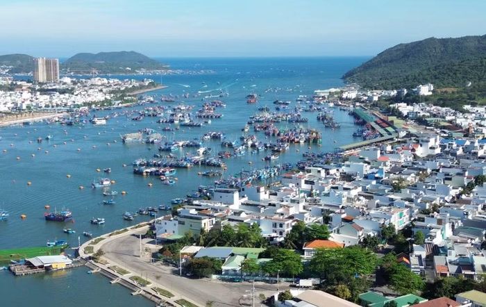 Cảng cá Hòn Rớ (phường Nam Nha Trang, tỉnh Khánh Hòa) là đầu mối tập trung tàu thuyền, hoạt động nghề cá của Khánh Hòa và khu vực Duyên hải Nam Trung Bộ. (Ảnh: Nguyễn Thành/TTXVN)