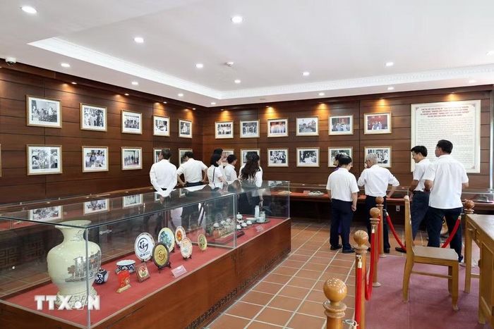 Không gian trưng bày các tư liệu, hiện vật quý về cuộc đời và sự nghiệp hoạt động cách mạng của Nguyên Chủ tịch Hội đồng Nhà nước Võ Chí Công. (Ảnh: Đỗ Trưởng/TTXVN)