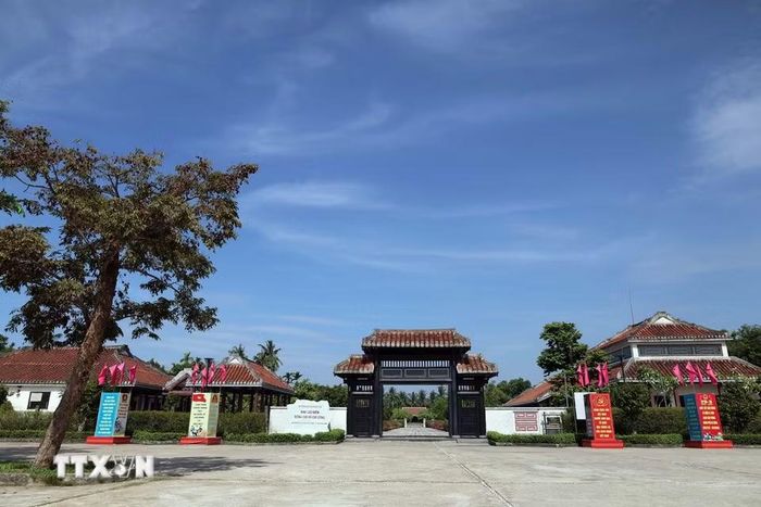 Cổng chính dẫn vào Khu lưu niệm đồng chí Võ Chí Công ở xã Tam Xuân, thành phố Đà Nẵng. (Ảnh: Đỗ Trưởng/TTXVN)