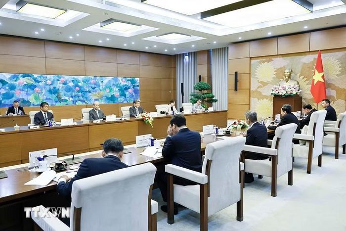 Chủ tịch Quốc hội Trần Thanh Mẫn tiếp ông Hagiuda Koichi, Quyền Tổng Thư ký Đảng Dân chủ Tự do Nhật Bản. (Ảnh: Doãn Tấn/TTXVN)