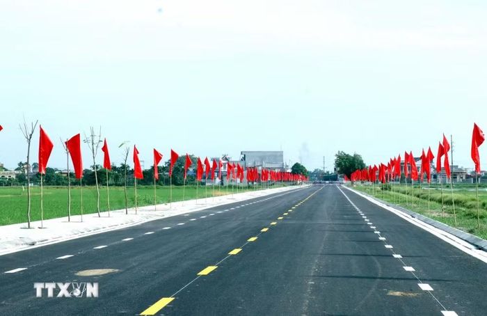 Tuyến đường kết nối từ Khu lưu niệm Danh nhân Lê Quý Đôn đi Khu Di tích Lịch sử Quốc gia Đặc biệt Khu lăng mộ và đền thờ các vị vua triều Trần, tỉnh Hưng Yên. (Ảnh: Đinh Văn Nhiều/TTXVN)