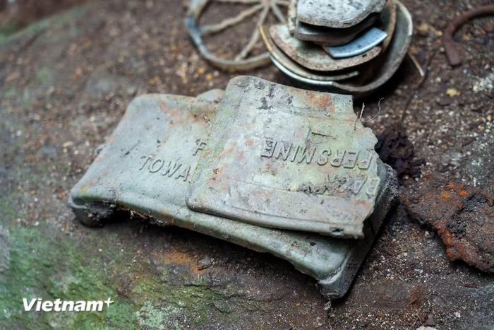 Một số di vật mới được tìm thấy tại hang đá sập. (Ảnh: Thanh Phong/Vietnam+)