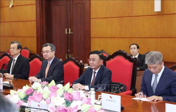 Thường trực Ban Bí thư Trần Cẩm Tú tại cuộc tiếp với Quyền Tổng Thư ký Đảng Dân chủ Tự do Nhật Bản Hagiuda Koichi. Ảnh: Phương Hoa/TTXVN