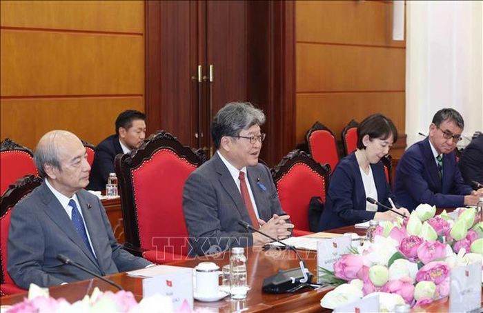 Quyền Tổng Thư ký Đảng Dân chủ Tự do Nhật Bản Hagiuda Koichi phát biểu. Ảnh: Phương Hoa/TTXVN