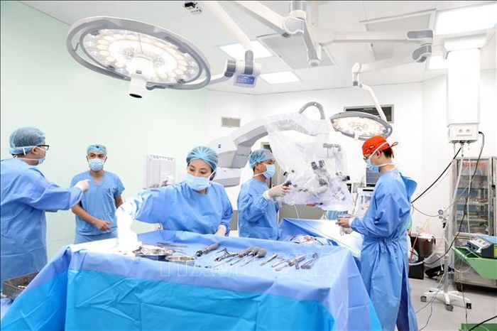 Nhiều kỹ thuật ngoại khoa chuyên sâu đã được triển khai ngay từ những ngày đầu như vi phẫu thần kinh, vi phẫu chi thể, phẫu thuật khớp, nội soi và các kỹ thuật chấn thương chỉnh hình hiện đại.