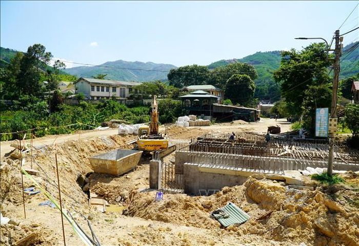 Nhà thầu thi công huy động nhân lực, phương tiện đẩy nhanh tiến độ thi công hạng mục cống hộp.