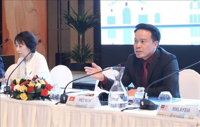 Ông Ngô Chung Khanh, Phó Vụ trưởng Vụ Chính sách thương mại đa biên, Bộ Công Thương, đại diện Quan chức cấp cao của Việt Nam về CPTPP phát biểu tại diễn đàn.