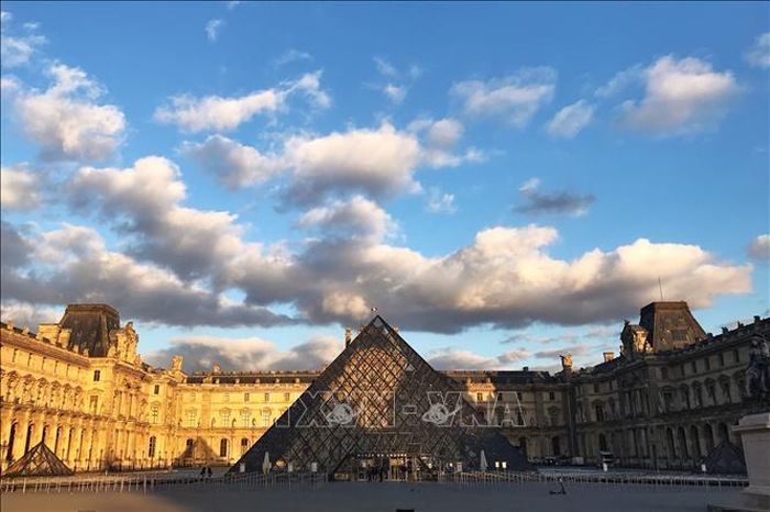 Bảo tàng Louvre ở Paris, Pháp. Ảnh: THX/TTXVN