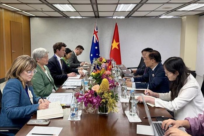 Bộ trưởng Ngoại giao Lê Hoài Trung gặp Bộ trưởng Ngoại giao Australia Penny Wong. Ảnh: TTXVN phát