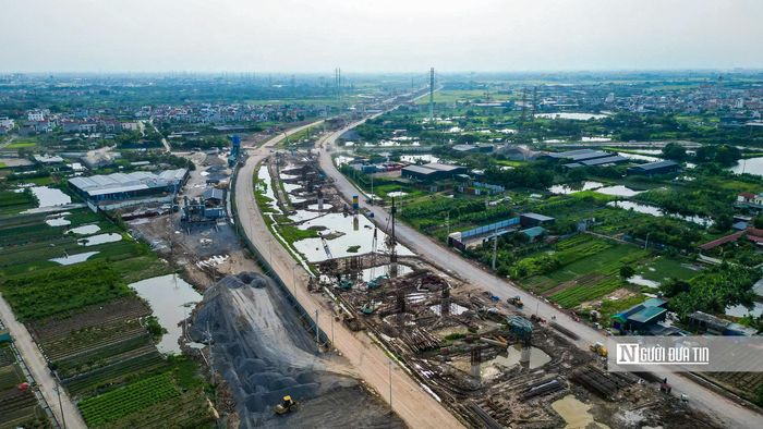 Theo ghi nhận, việc thi công hệ thống cầu cạn trên tuyến đường Vành đai 4 - Vùng Thủ đô đang được đẩy nhanh.