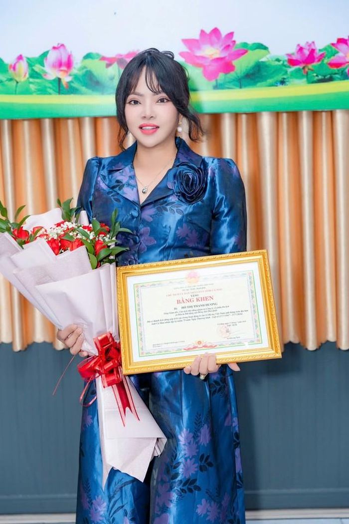 Đối với Nghệ nhân Hồ Thị Thanh Hương, Bằng khen không chỉ là niềm vinh dự của doanh nghiệp mà còn là động lực để tiếp tục thực hiện nhiều hơn nữa các hoạt động hướng về cộng đồng trong thời gian tới.