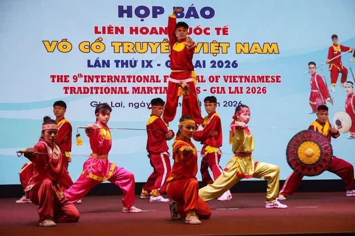 Biểu diễn Võ cổ truyền Bình Định tại họp báo.