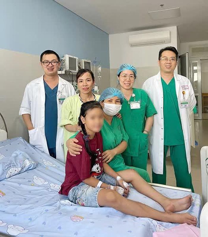 Cháu T.B.T đã hoàn toàn tỉnh táo, giao tiếp tốt, da niêm mạc hồng hào, tự ăn uống và phục hồi.