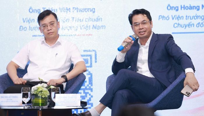 Trao đổi tại tọa đàm, ông Hoàng Nguyên Vân cho rằng quá trình chuyển đổi sang các tiêu chuẩn mật mã hậu lượng tử là một hành trình dài hạn, cần được chuẩn bị sớm. Ảnh. T.Anh.