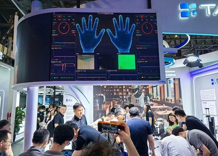 Tìm hiểu về Bao tay AI của Công ty công nghệ Tashan. Ảnh: Peopledaily.