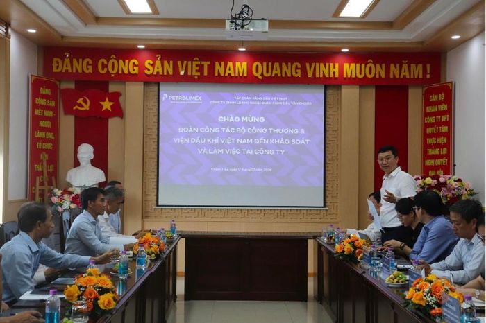 Tiến sĩ Nguyễn Văn Tư - Viện trưởng Viện Dầu khí Việt Nam (VPI) phát biểu tại cuộc họp với VPT. Ảnh: Thu Hằng/Bnews/vnanet.vn