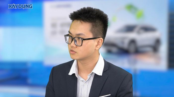 Anh Đinh Huy Hoàn, khách hàng sử dụng Toyota Corolla Cross HEV cho biết gần như không cảm nhận được sự khác biệt khi chuyển sang sử dụng xăng E10 trên chiếc xe của mình.