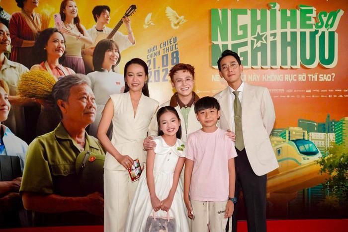 Dàn diễn viên góp mặt trong phim Nghỉ Hưu Sợ Nghỉ Hè. (Ảnh: FBNV)