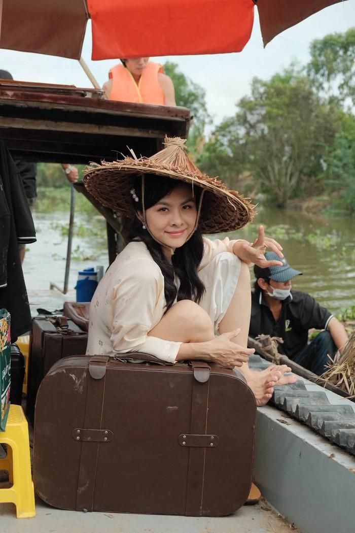 Vân Trang gửi lời cảm ơn ê-kíp sau ba tháng đồng hành trên phim trường. Ảnh: FBNV.
