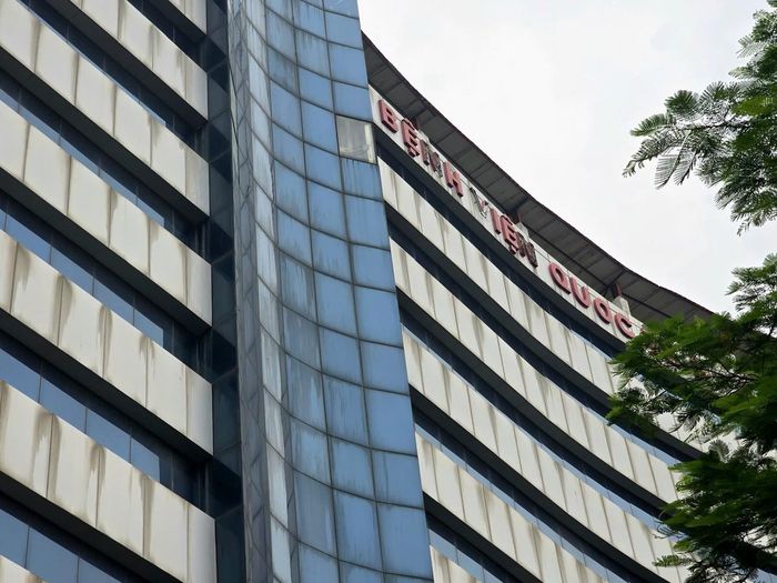 Theo thiết kế, bệnh viện có tổng diện tích sàn khoảng 27.000m², quy mô 300 giường bệnh và từng được kỳ vọng trở thành cơ sở y tế hiện đại, góp phần giảm tải cho hệ thống bệnh viện của Thủ đô.
