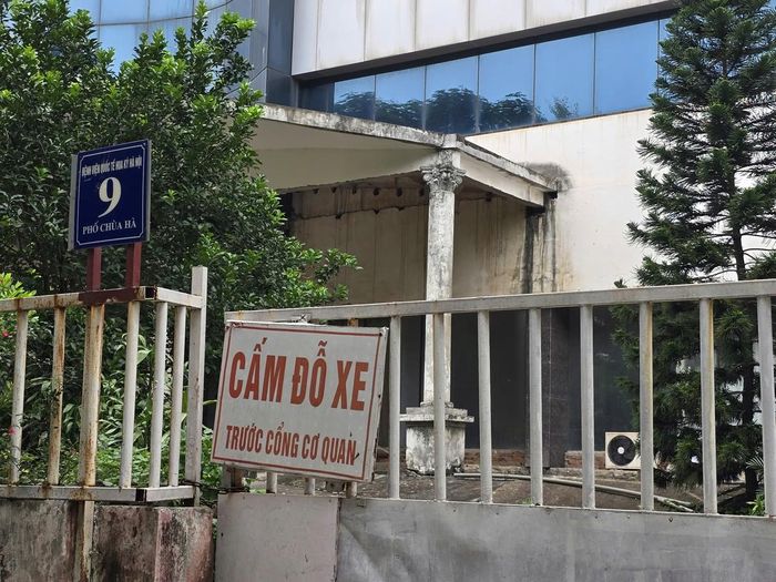 Do vướng mắc trong công tác giải phóng mặt bằng, đến năm 2006 dự án mới được khởi công xây dựng. 