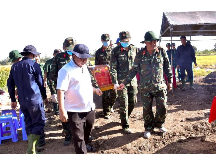 Trước mắt, hài cốt liệt sĩ Nguyễn Thị Út đã được đưa về Nghĩa trang Liệt sĩ TP Cần Thơ.