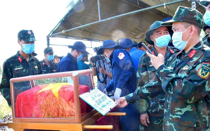 Quy tập hài cốt Liệt sĩ Nguyễn Thị Út.