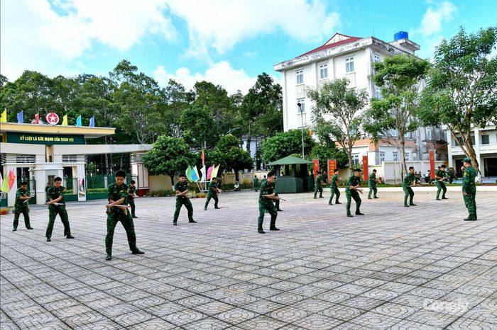 Nội dung thi đánh côn nhị khúc.
