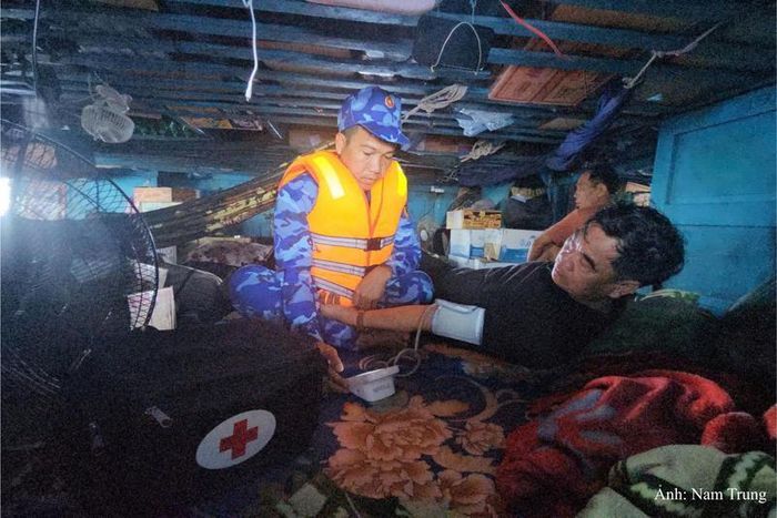 Hiệp đồng chặt chẽ, Vùng Cảnh sát biển 2 và Trung tâm Phối hợp Tìm kiếm, cứu nạn Hàng hải Khu vực II trở thành điểm tựa vững chắc nơi biển xa