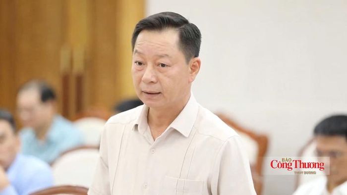 Tỉnh Quảng Ninh kiến nghị Bộ Công Thương tổng hợp, báo cáo cấp có thẩm quyền xem xét, hướng dẫn, tháo gỡ các khó khăn, vướng mắc trong quá trình triển khai các Nghị quyết của Chính phủ về phát triển công nghiệp và các dự án nguồn và lưới điện theo Quy hoạch điện VIII điều chỉnh.