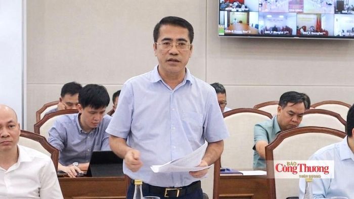 Ông Tăng Thế Hùng, Phó Cục trưởng Cục Điện lực phát biểu tại buổi làm việc.