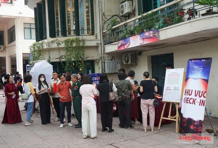 Chương trình ''Những ngày phim tài liệu'' thu hút đông đảo khán giả mọi lứa tuổi tham gia.
