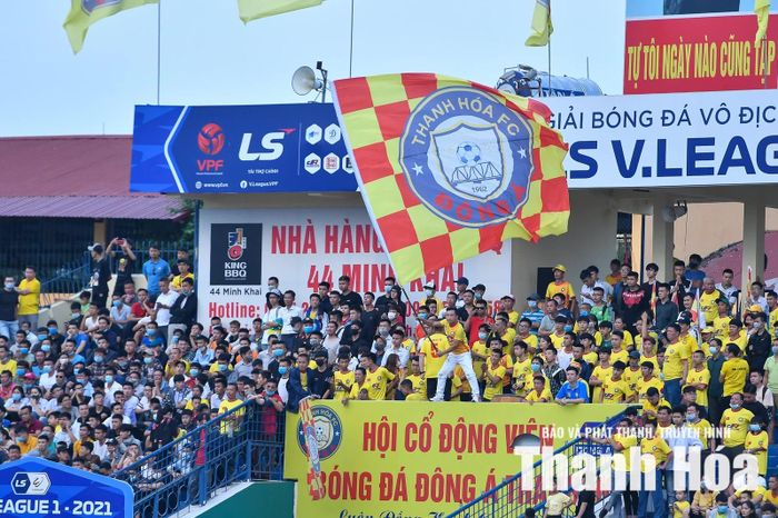 Khán đài sân Thanh Hóa luôn rực lửa qua từng thời kỳ.