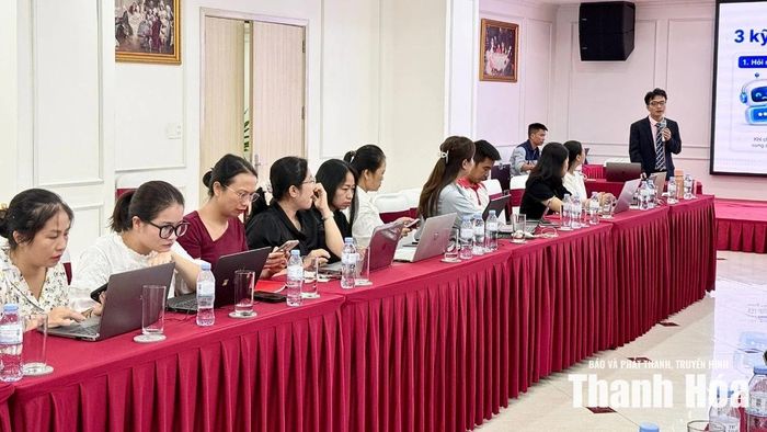 Các phóng viên, nhà báo thực hành sử dụng các công cụ AI để xây dựng ý tưởng, thiết kế hình ảnh và tối ưu sản phẩm báo chí phục vụ xuất bản trên nhiều nền tảng.
